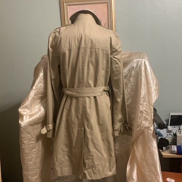 banana republic  gorgeous trenchcoat - Picture 4 of 12